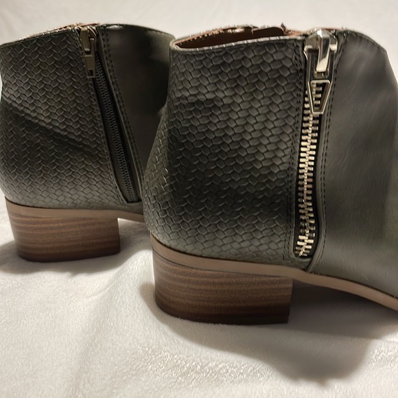 Vegan green leather ankle boots by Call It Spring - Picture 10 of 10